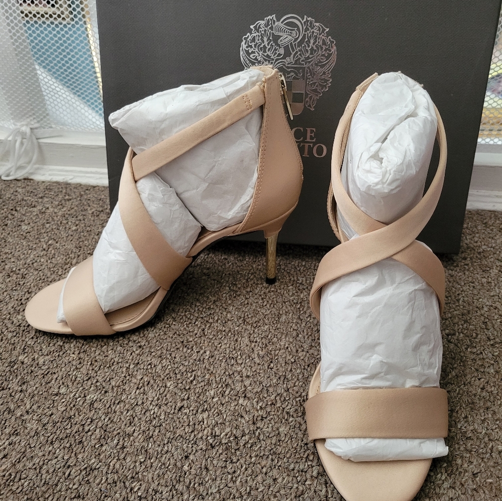 VINCE CAMUTO **NWT** Pascallia Sandal, sz 6